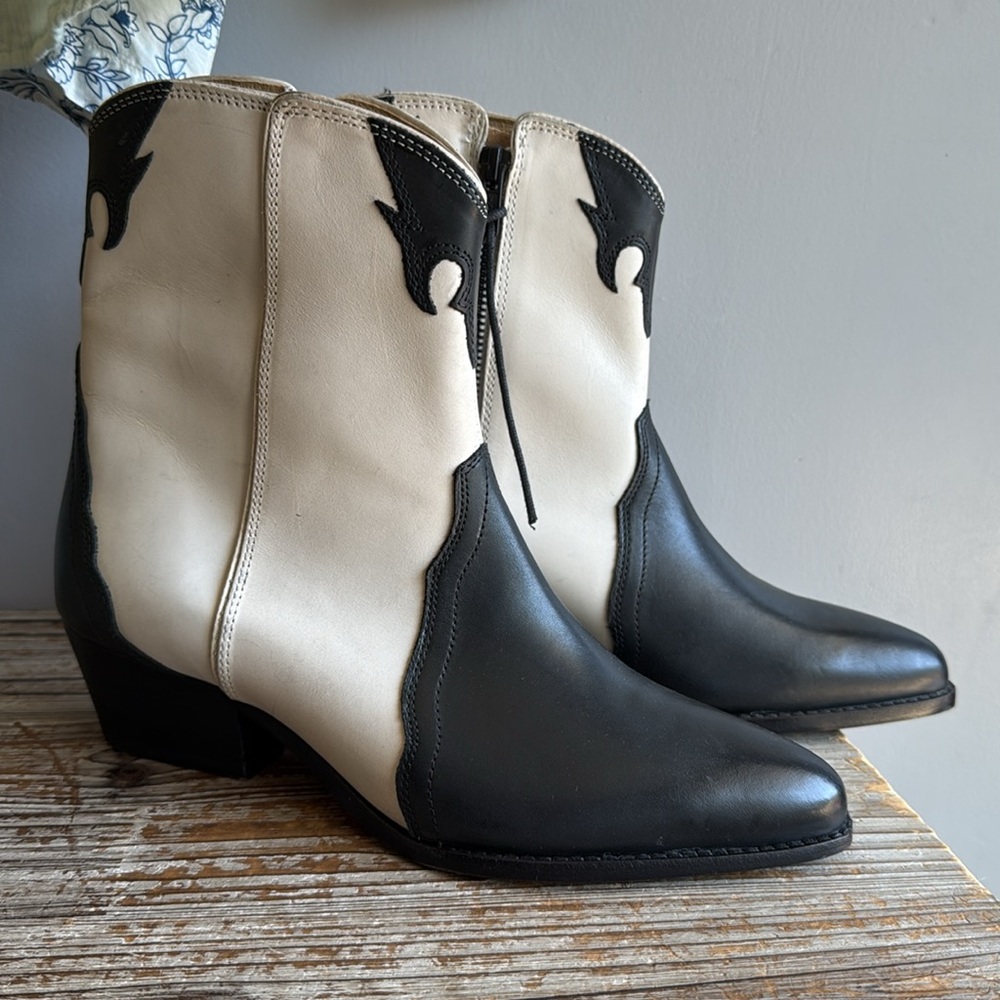 Free People Shoes New Frontier Western Boot in
Arctic Fox Combo - Picture 2 of 13